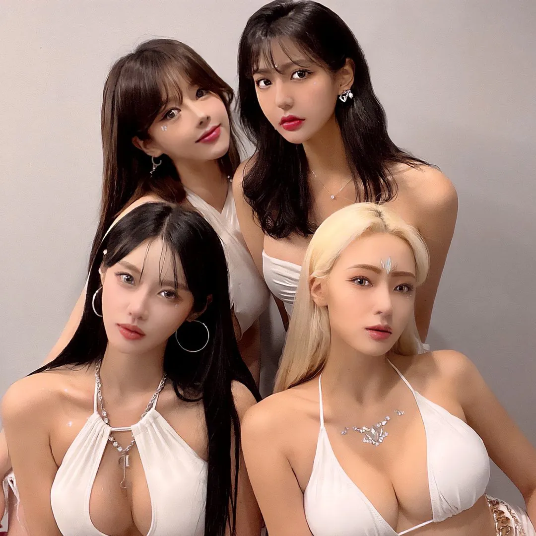 Foxylicious (폭시리셔스) 🦊 (KGroup) 라이브 캠