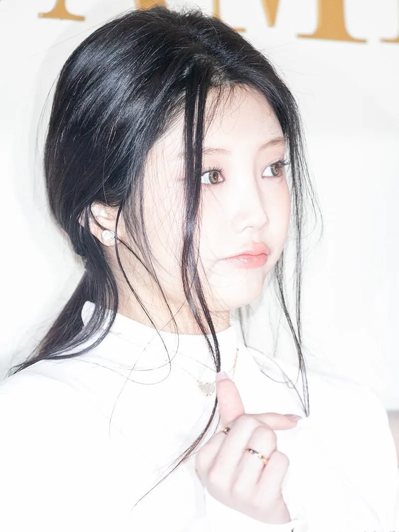 Wonhee - ILLIT 라이브 캠