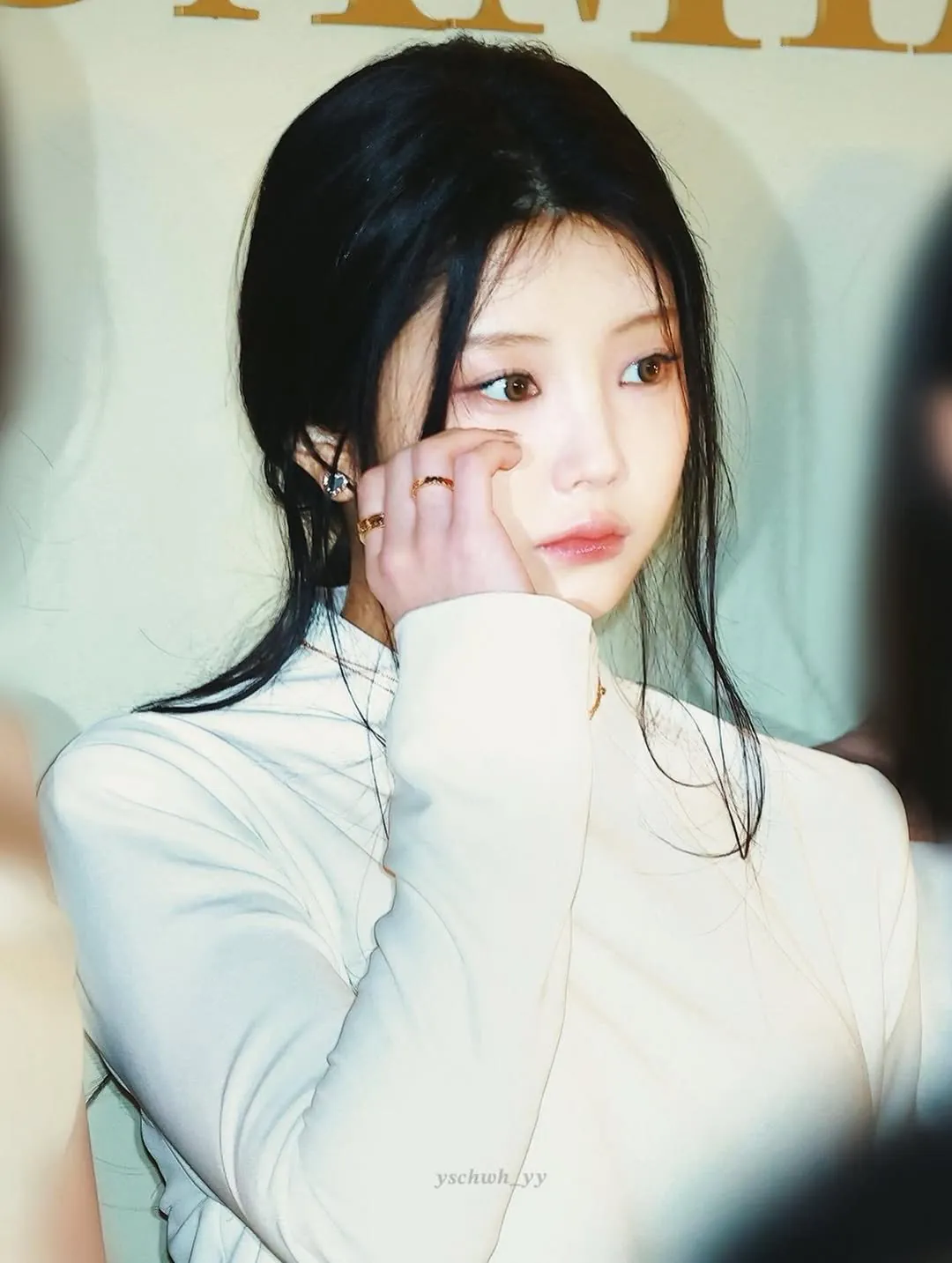 Wonhee - ILLIT 라이브 캠