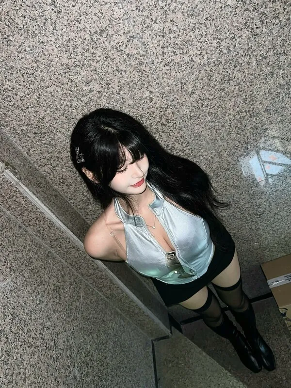 Foxylicious (폭시리셔스) 🦊 (KGroup) 라이브 캠
