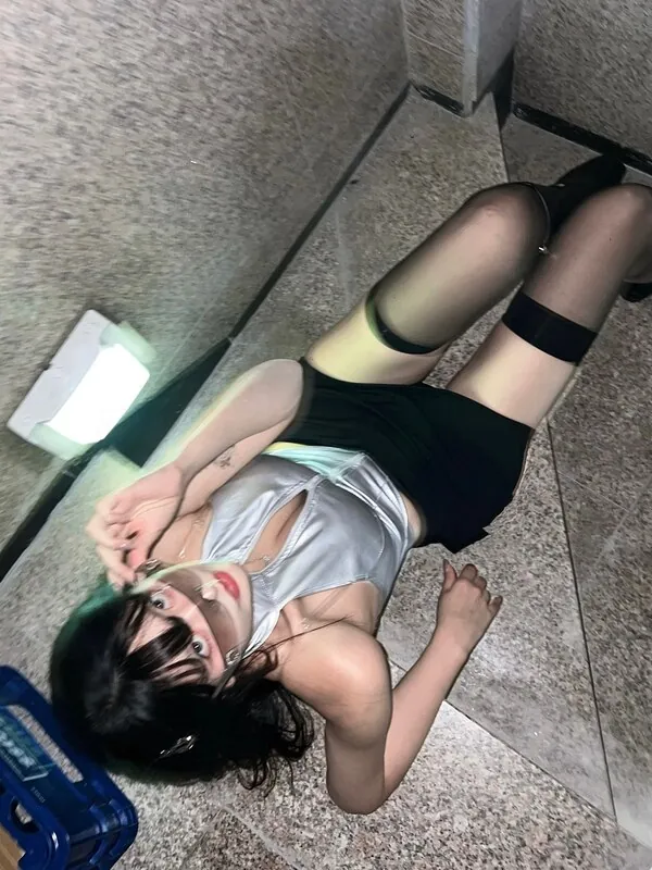 Foxylicious (폭시리셔스) 🦊 (KGroup) 라이브 캠