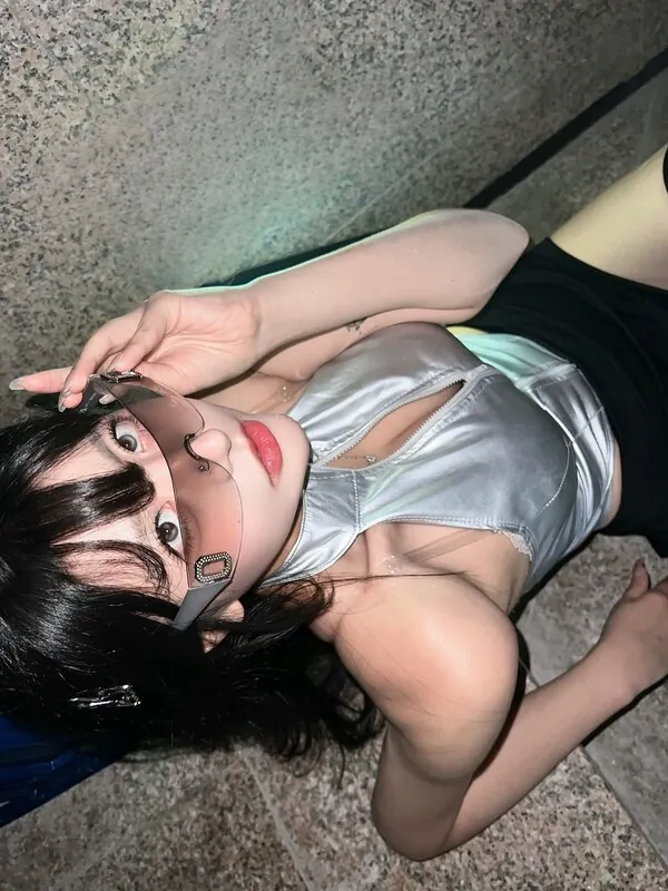 Foxylicious (폭시리셔스) 🦊 (KGroup) 라이브 캠