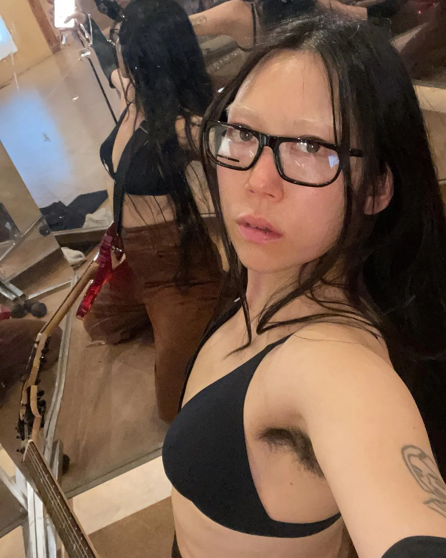 Sasami Ashworth 라이브 캠