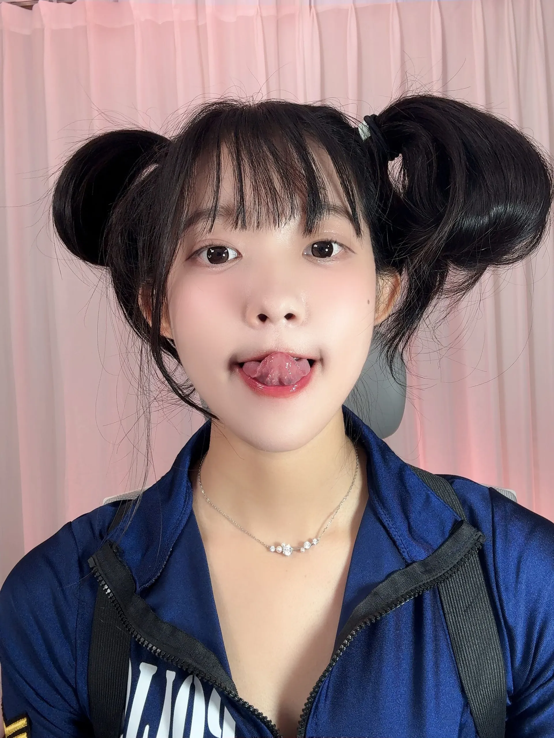 눈또 (lapq8306) 라이브 캠