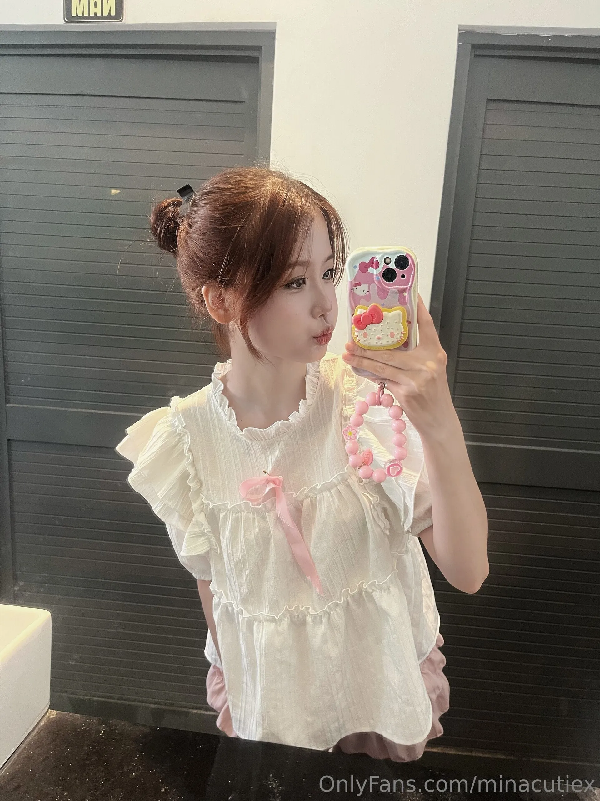 minacutiex 라이브 캠