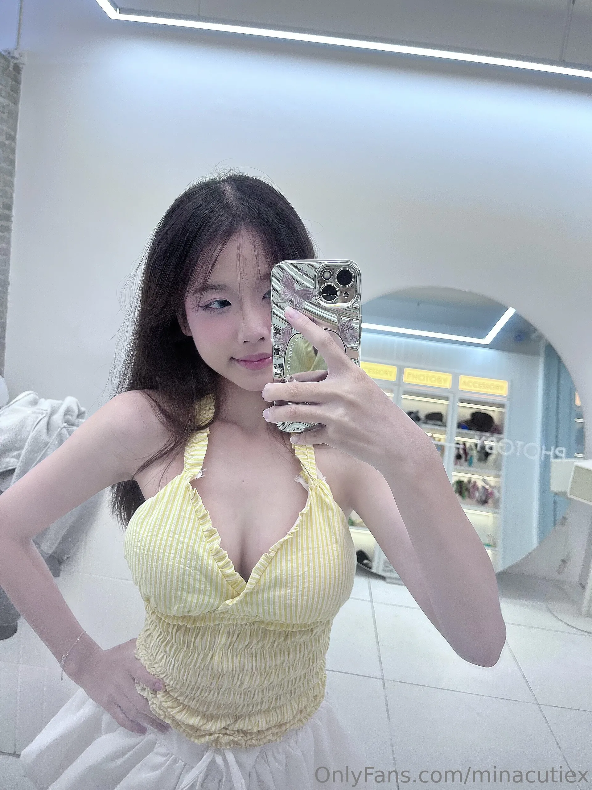 minacutiex 라이브 캠