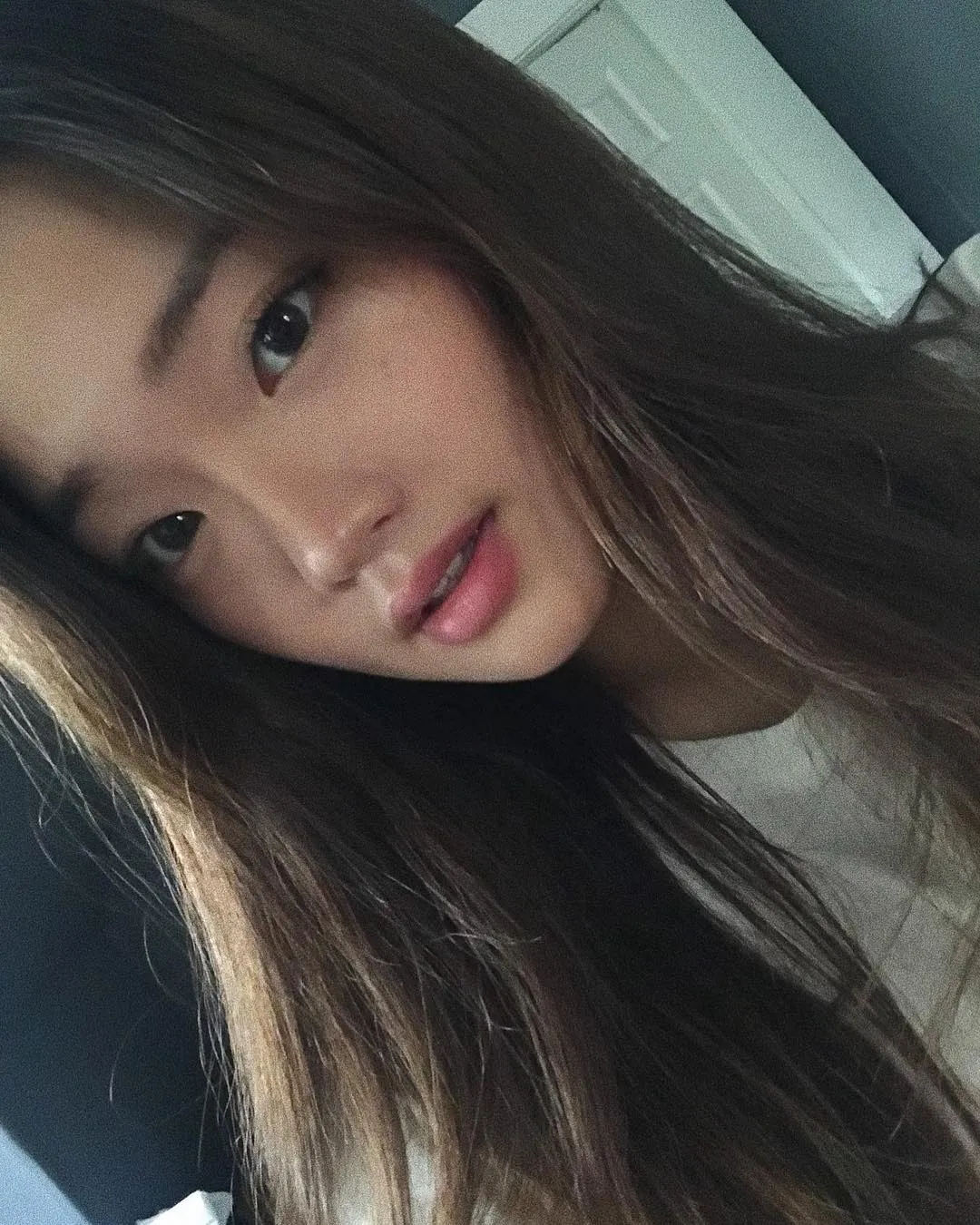 Sarah Hwang 라이브 캠